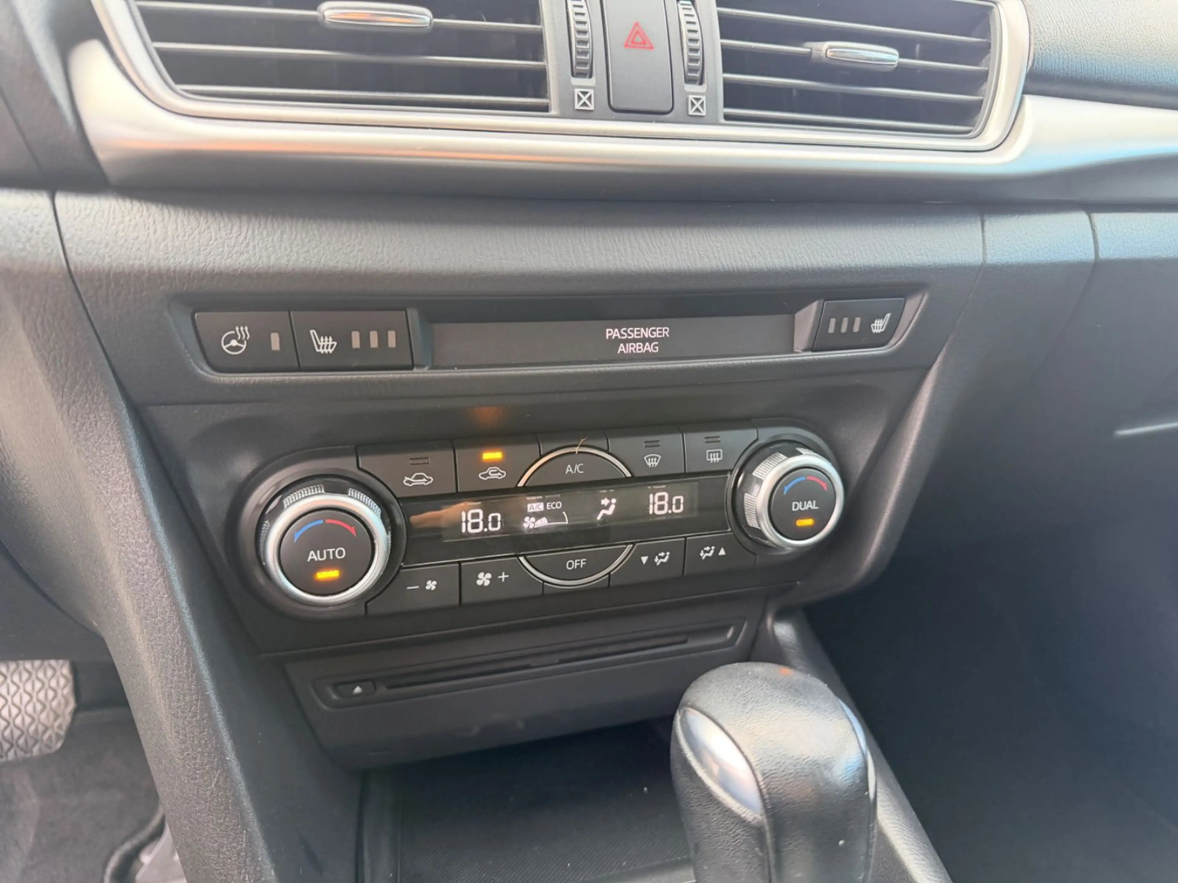 Mazda 3 2,0 SkyActiv Exclusive Line Automatik — photo 16