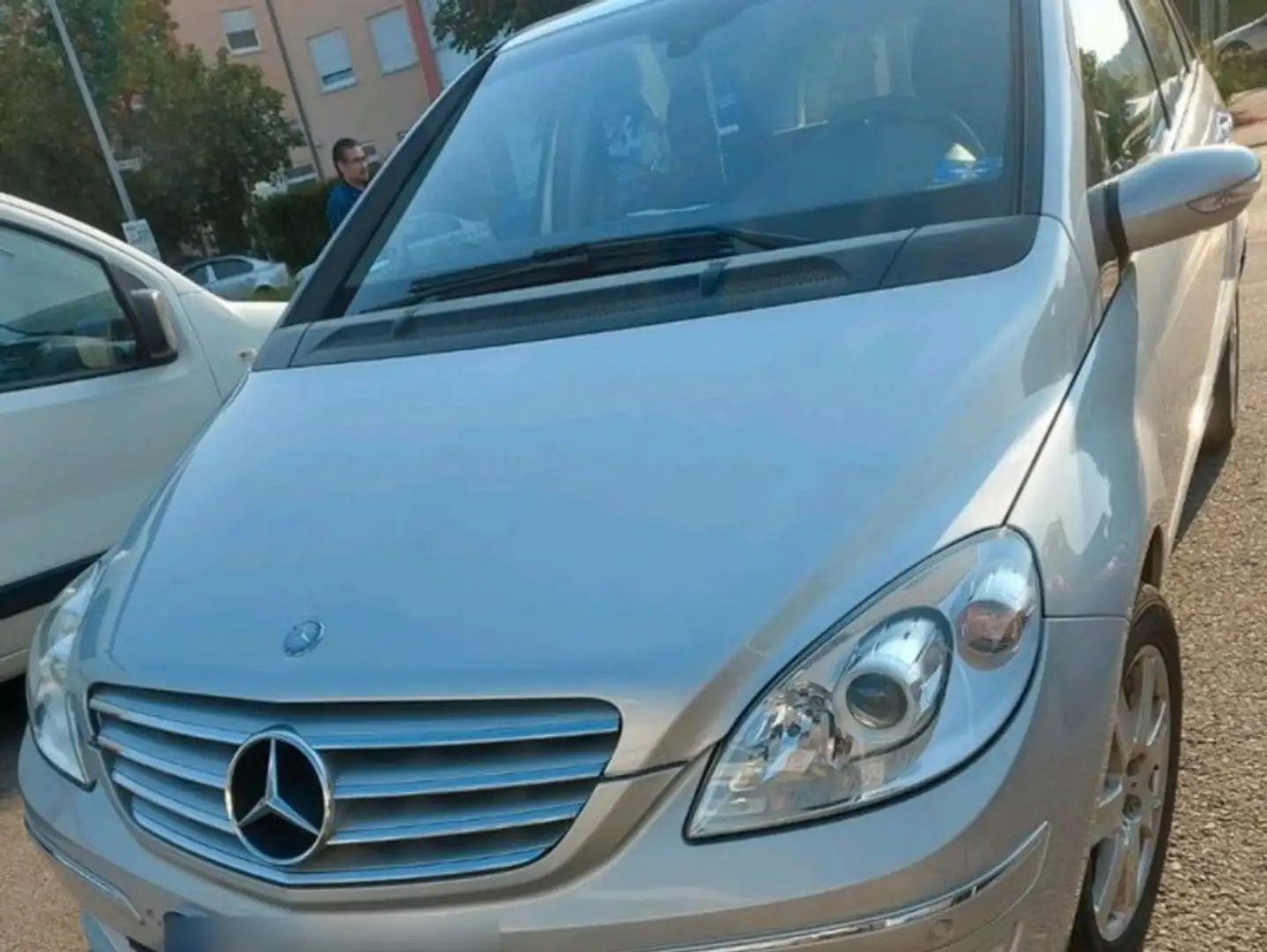 Mercedes-Benz B 180 CDI srebrna - 1