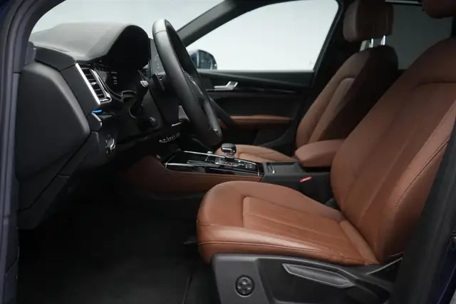 Audi Q5 view 11