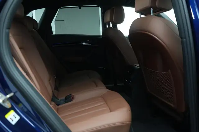 Audi Q5 view 9