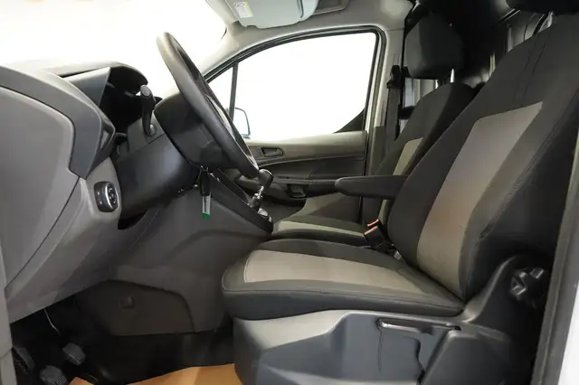 Ford Transit Connect view 15