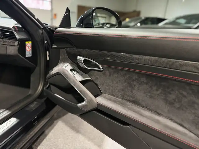 Porsche 911 view 5