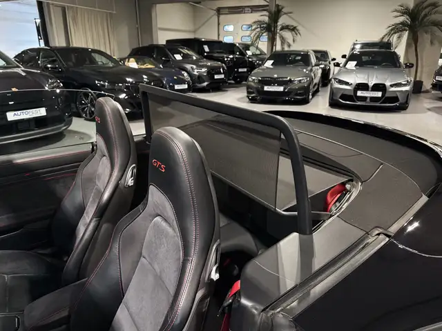 Porsche 911 view 12