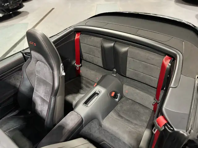 Porsche 911 view 13