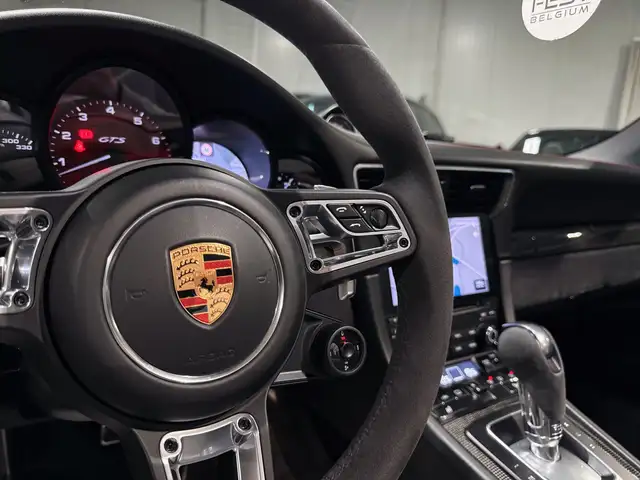 Porsche 911 view 15