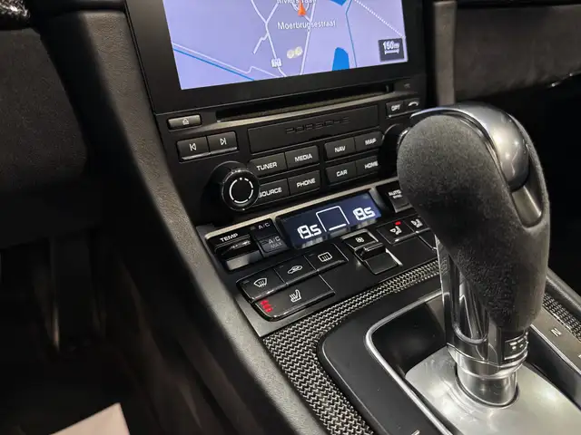 Porsche 911 view 10