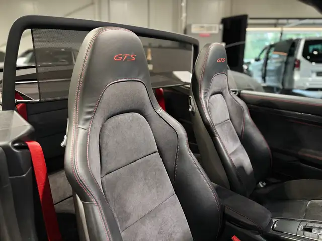 Porsche 911 view 9