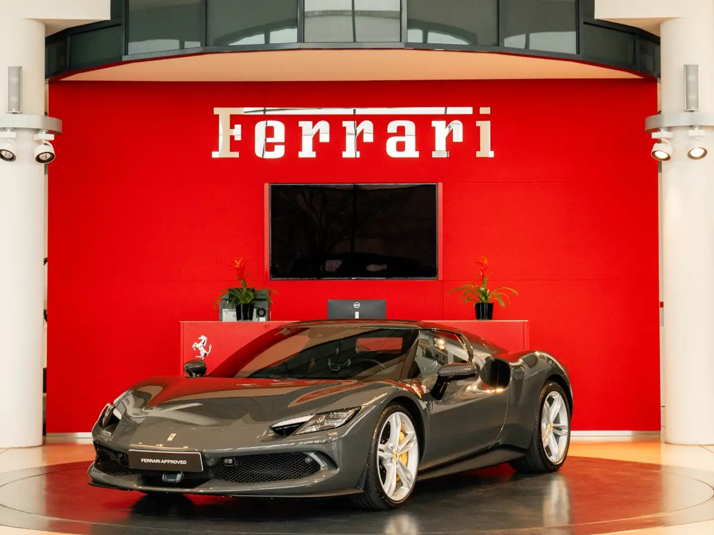Ferrari 296 GTB Lift*Alcantara*LEDs*JBL*Apple CarPlay* Gri - 2