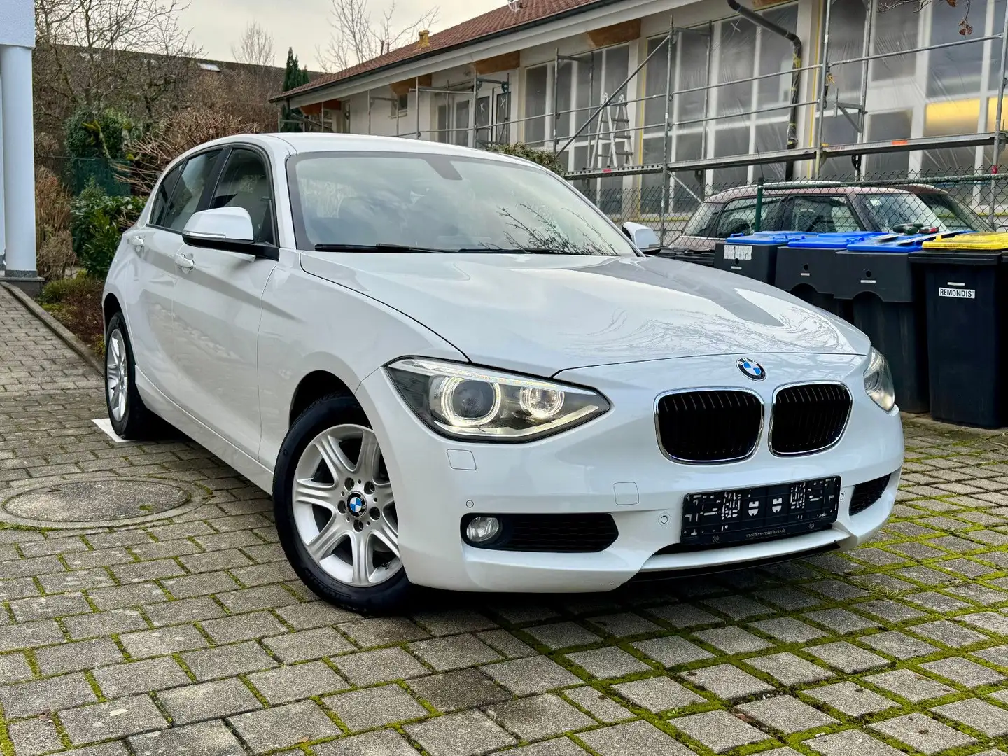 BMW 118 i Limousine 5-trg. XENON * LM * Navi*Einpark Blanc - 1