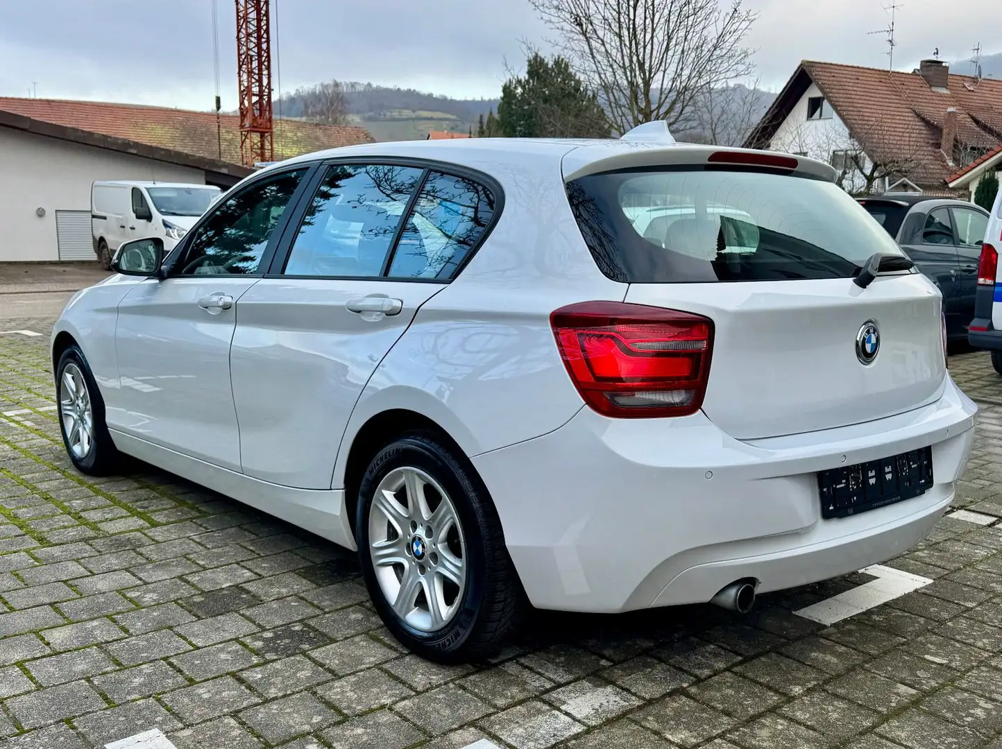BMW 118 i Limousine 5-trg. XENON * LM * Navi*Einpark Blanc - 2
