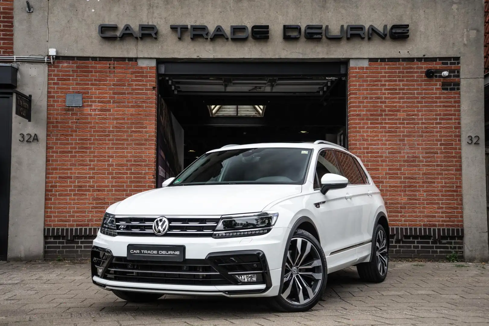 Volkswagen Tiguan 2.0 TSI 4Motion R-Line Pano / ACC / DAB Wit - 1