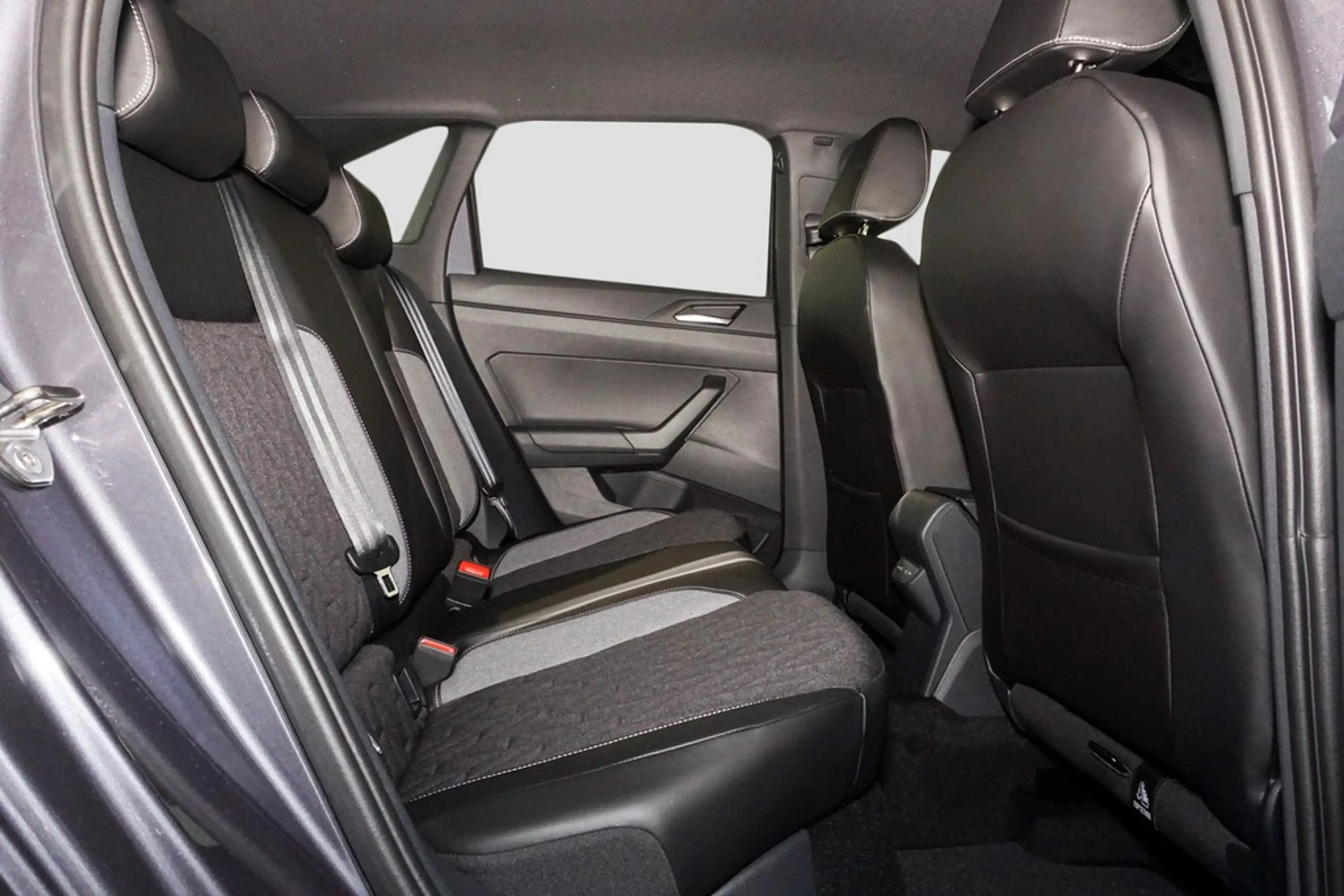 Volkswagen Taigo Life 1,0 TSI 116 PS 7-DSG Goal Ummeldung ab 01.... — photo 11