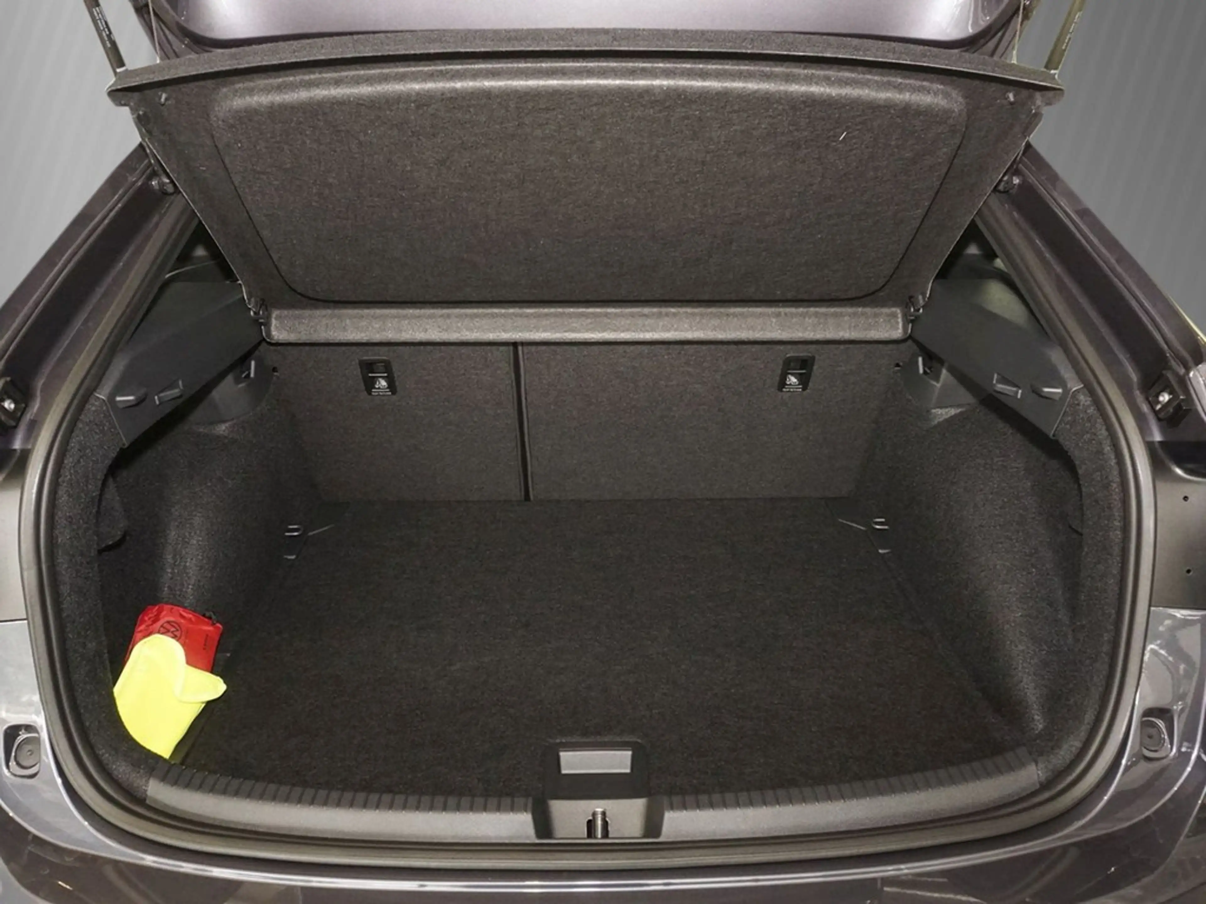 Volkswagen Taigo Life 1,0 TSI 116 PS 7-DSG Goal Ummeldung ab 01.... — photo 6