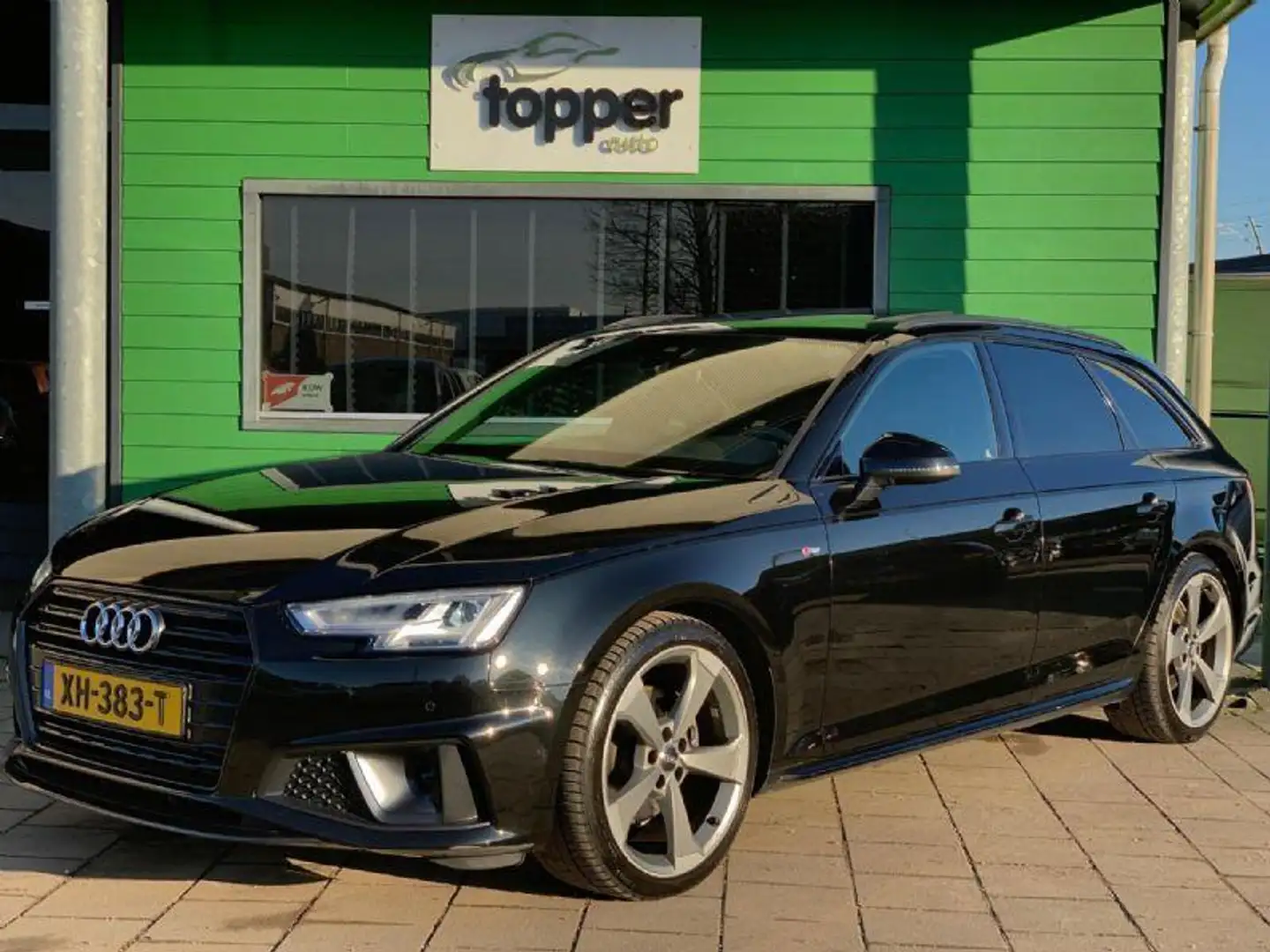 Audi A4 Avant 40 TFSI Sport S line black edition / Schwarz - 1
