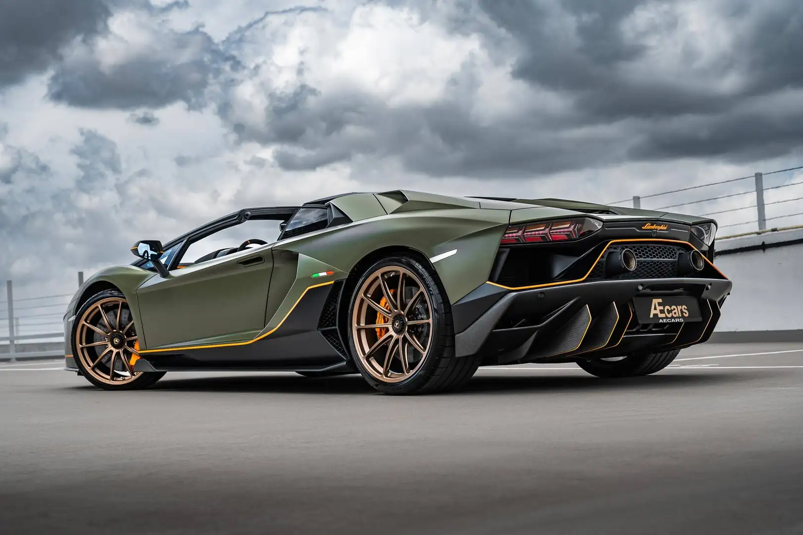 Lamborghini Aventador ULTIMAE ROADSTER / 6.5 - V12 LP780-4 / 1 OF 250 / NET PRICE: € 661.116 / MILITARY GREEN Grün - 2
