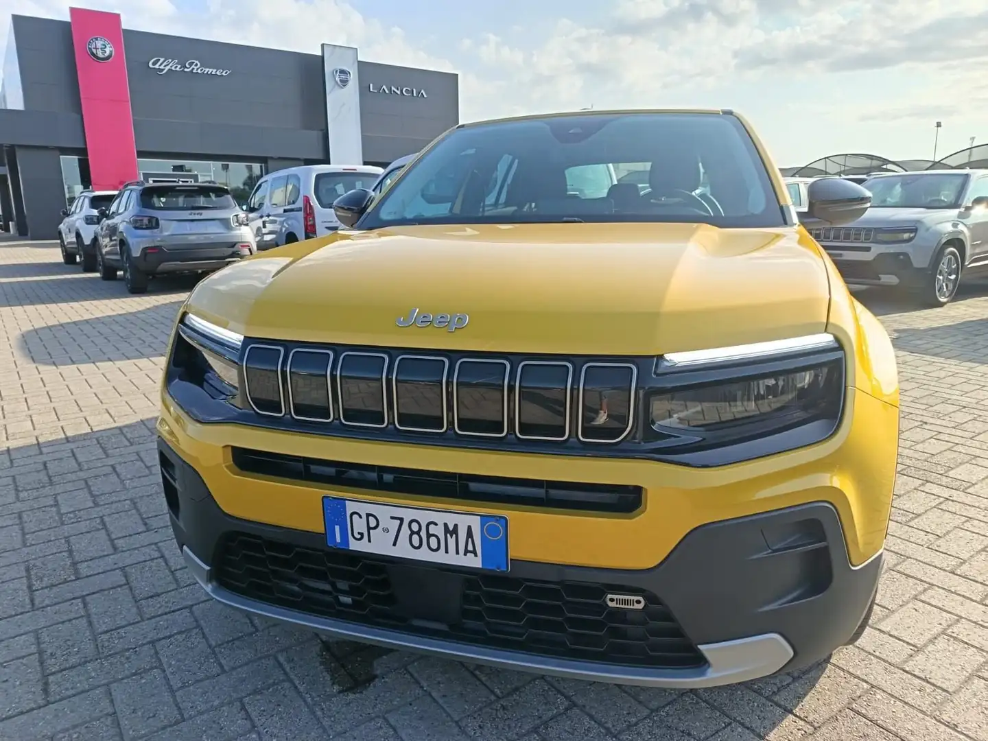 Jeep Avenger 1.2 Turbo Altitude Geel - 2