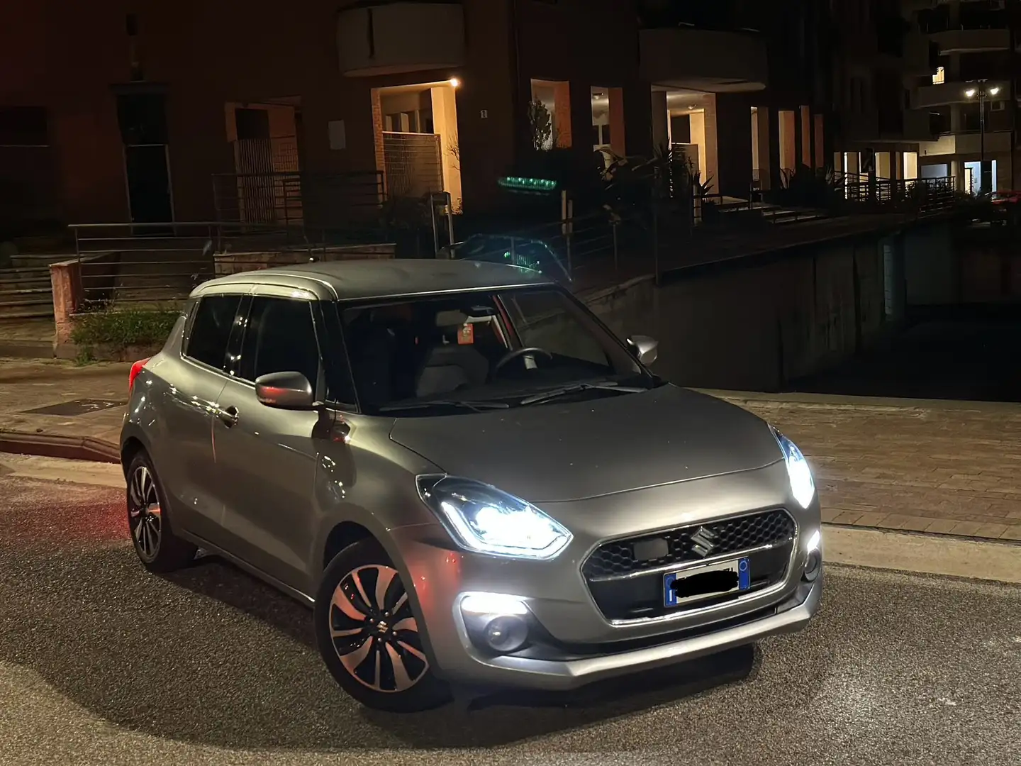 Suzuki Swift Swift VI 2017 1.2h Top 2wd my19 Grigio - 1