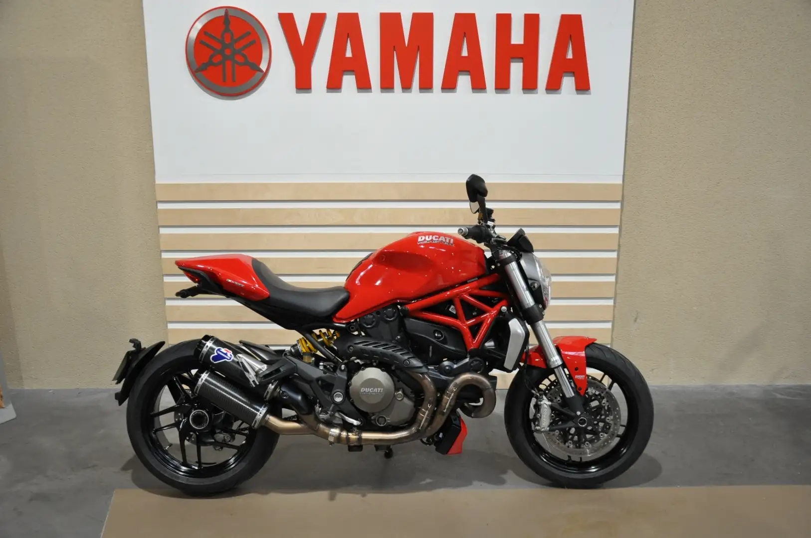 Ducati Monster 1200 Rouge - 1