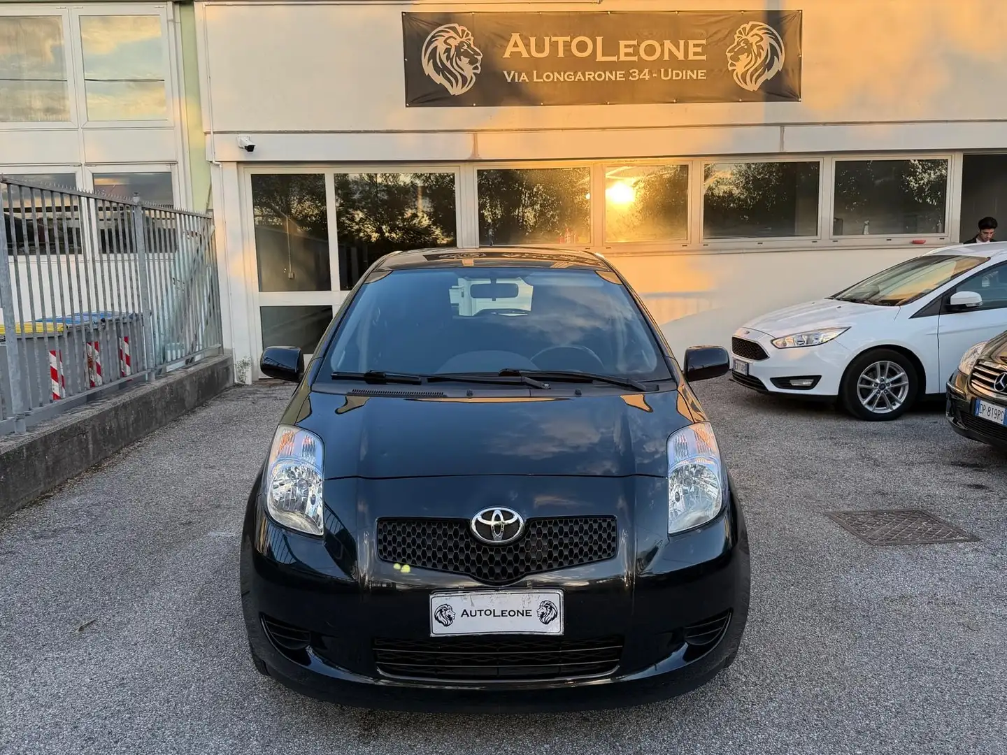 Toyota Yaris sol 5 porte Nero - 2