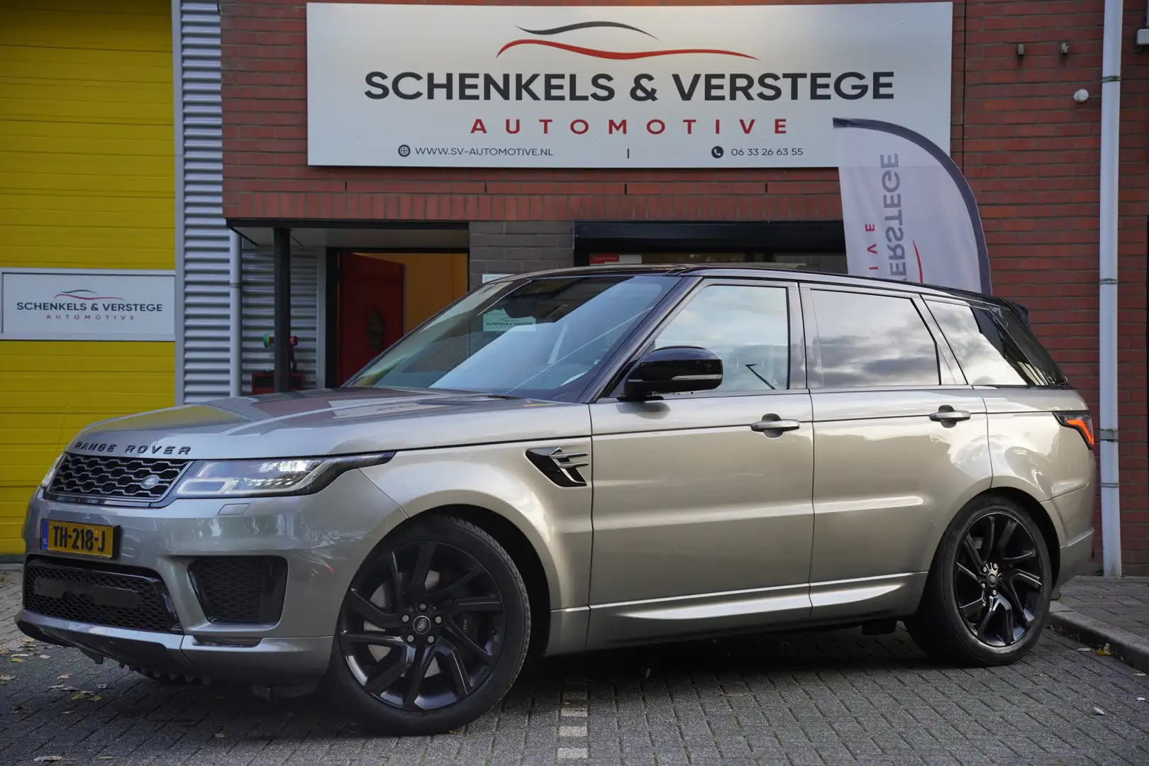 Land Rover Range Rover Sport 3.0 TDV6 HSE Dynamic / Panoramadak / Trekhaak / De Grijs - 1
