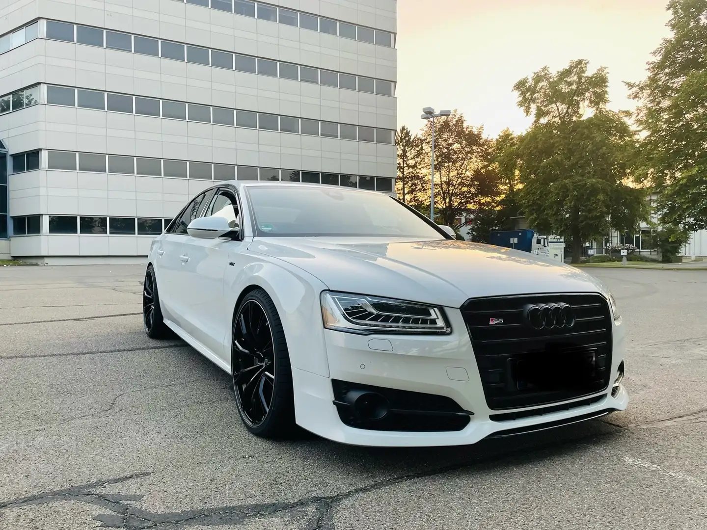 Audi S8 plus White - 1