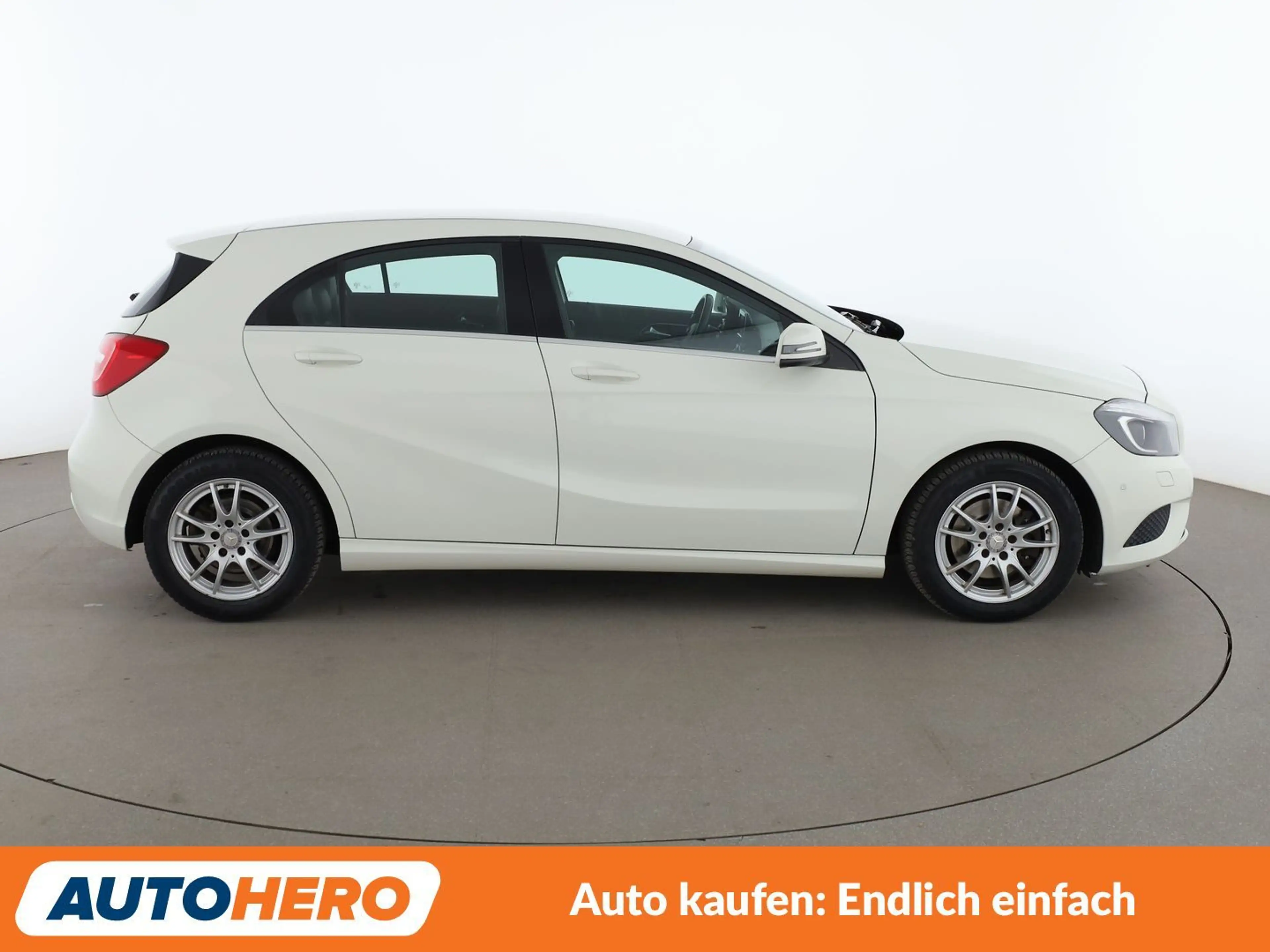 Mercedes-Benz A 180 A 180 BlueEfficiency Urban Aut.*NAVI*BI-XENON*PDC* — photo 7
