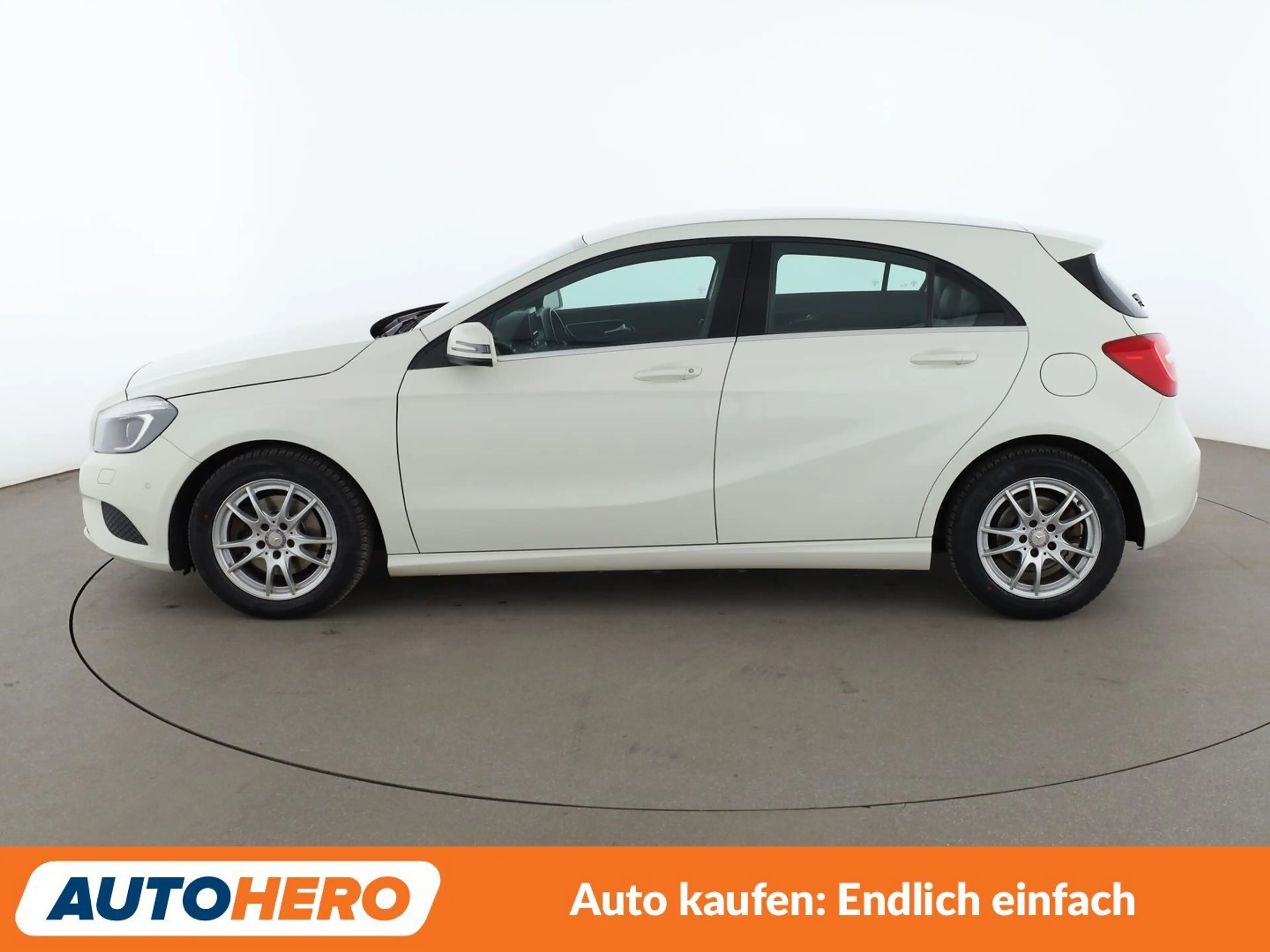 Mercedes-Benz A 180 A 180 BlueEfficiency Urban Aut.*NAVI*BI-XENON*PDC* — photo 3