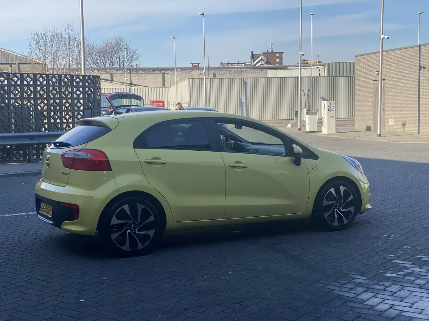 Kia Rio 1.2 CVVT DynamicLine Jaune - 2