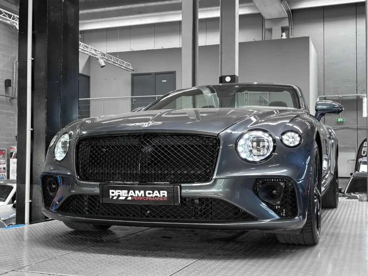 Bentley Continental GTC 2022 — фото 10