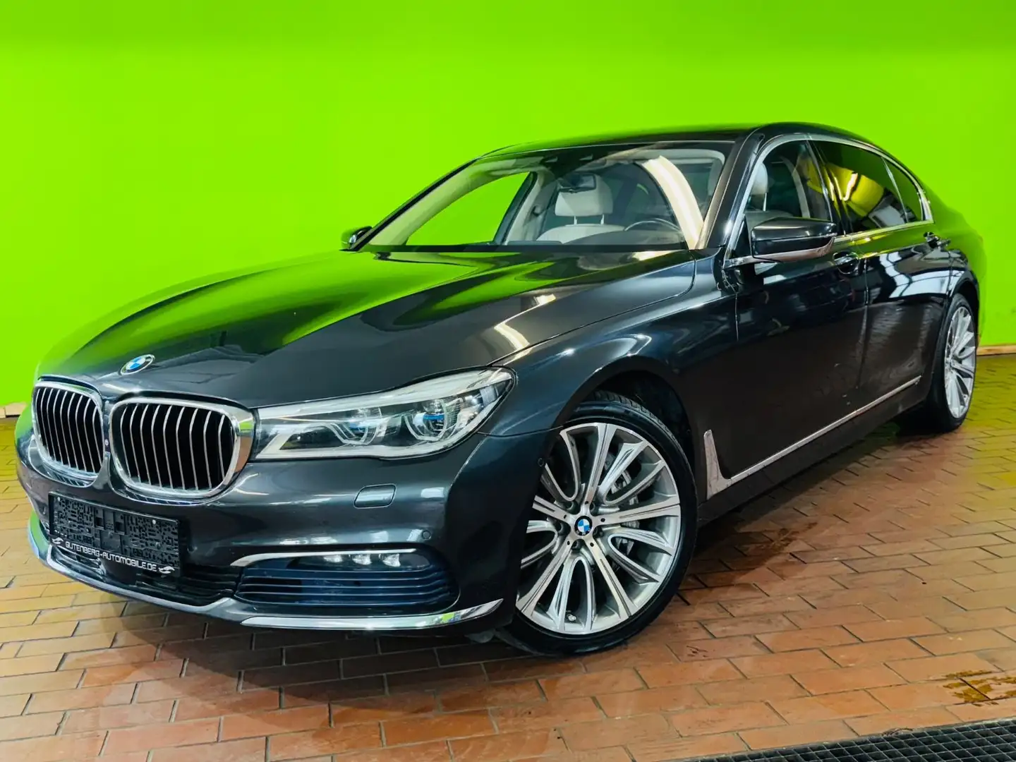 BMW 750 xDrive Lang Fond TV Panorama Memory Head Up Grigio - 1