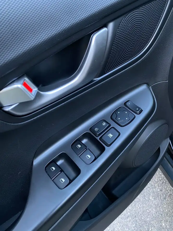Hyundai KONA снимка Hyundai KONA