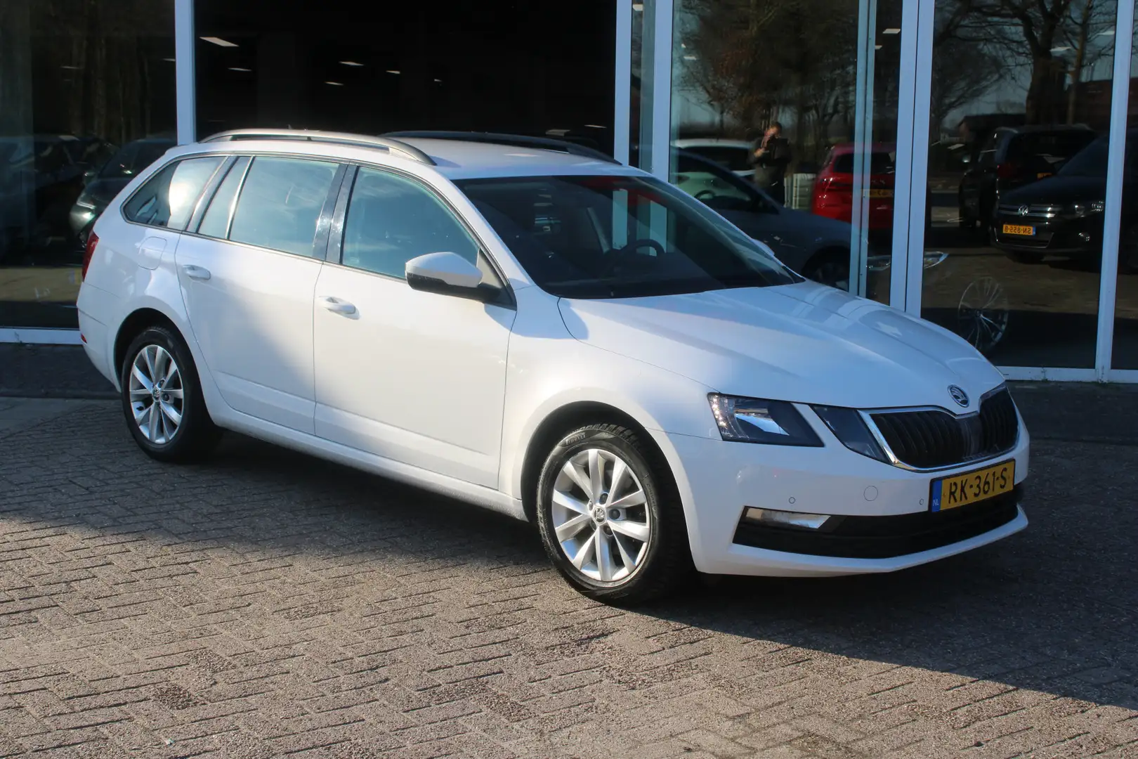 Skoda Octavia Combi 1.0 TSI Greentech Ambition Business Weiß - 2