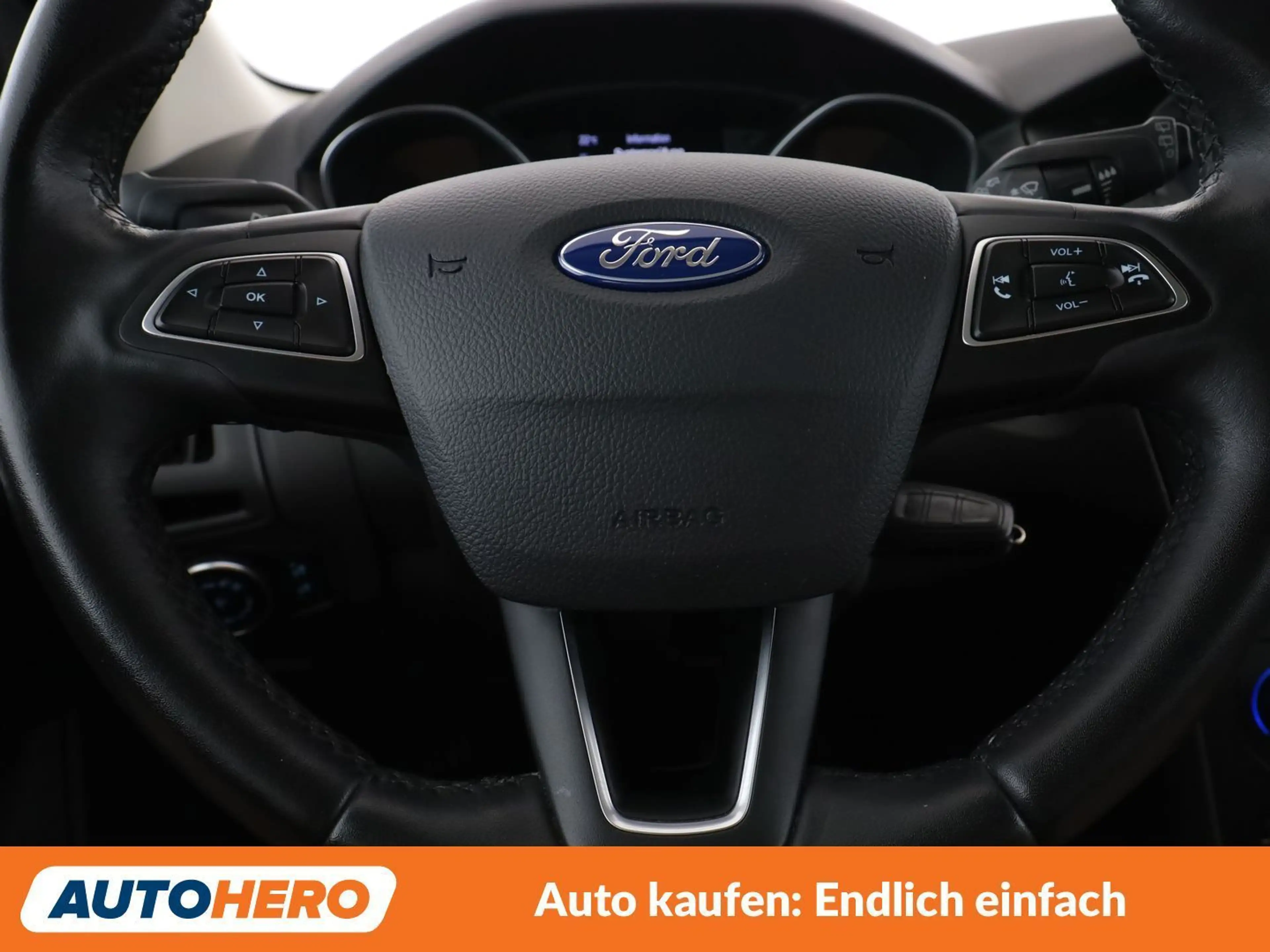Ford Focus 1.0 EcoBoost Trend — photo 19