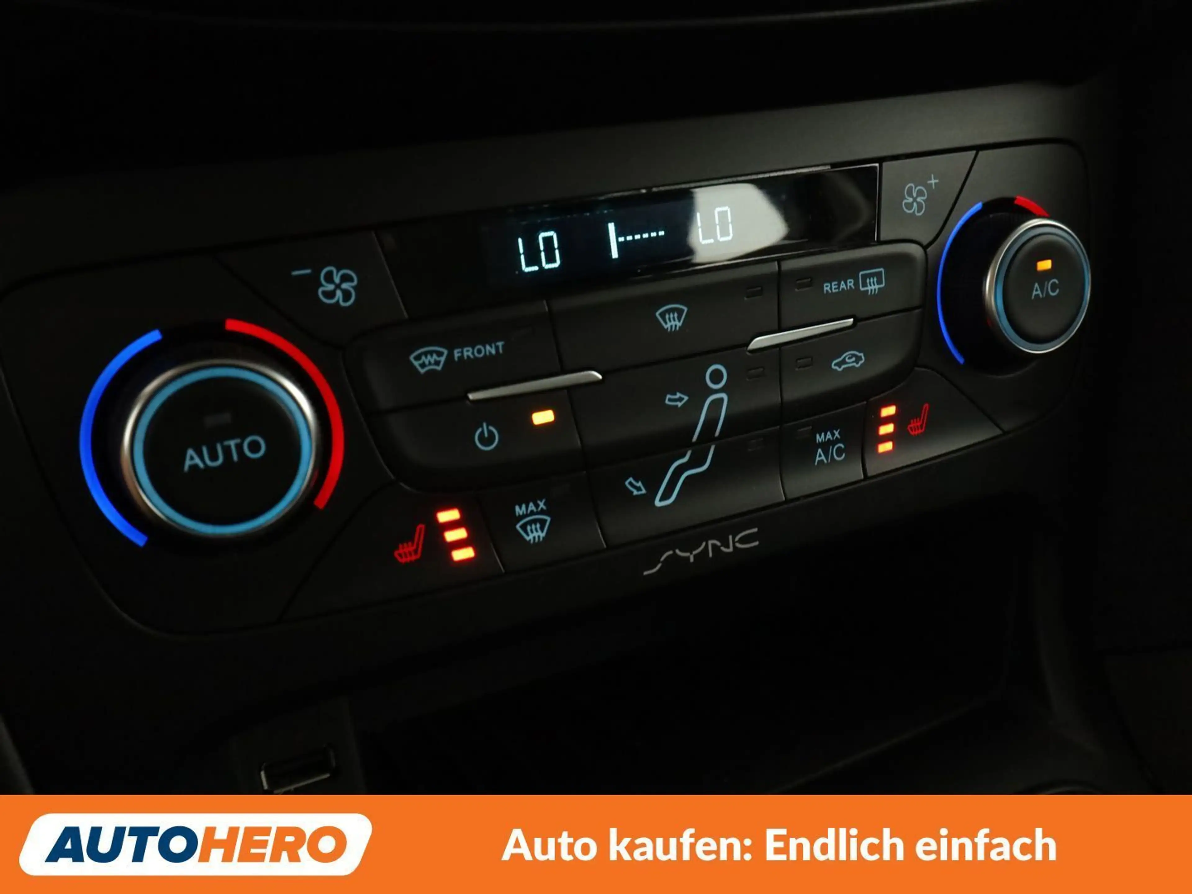 Ford Focus 1.0 EcoBoost Trend — photo 24