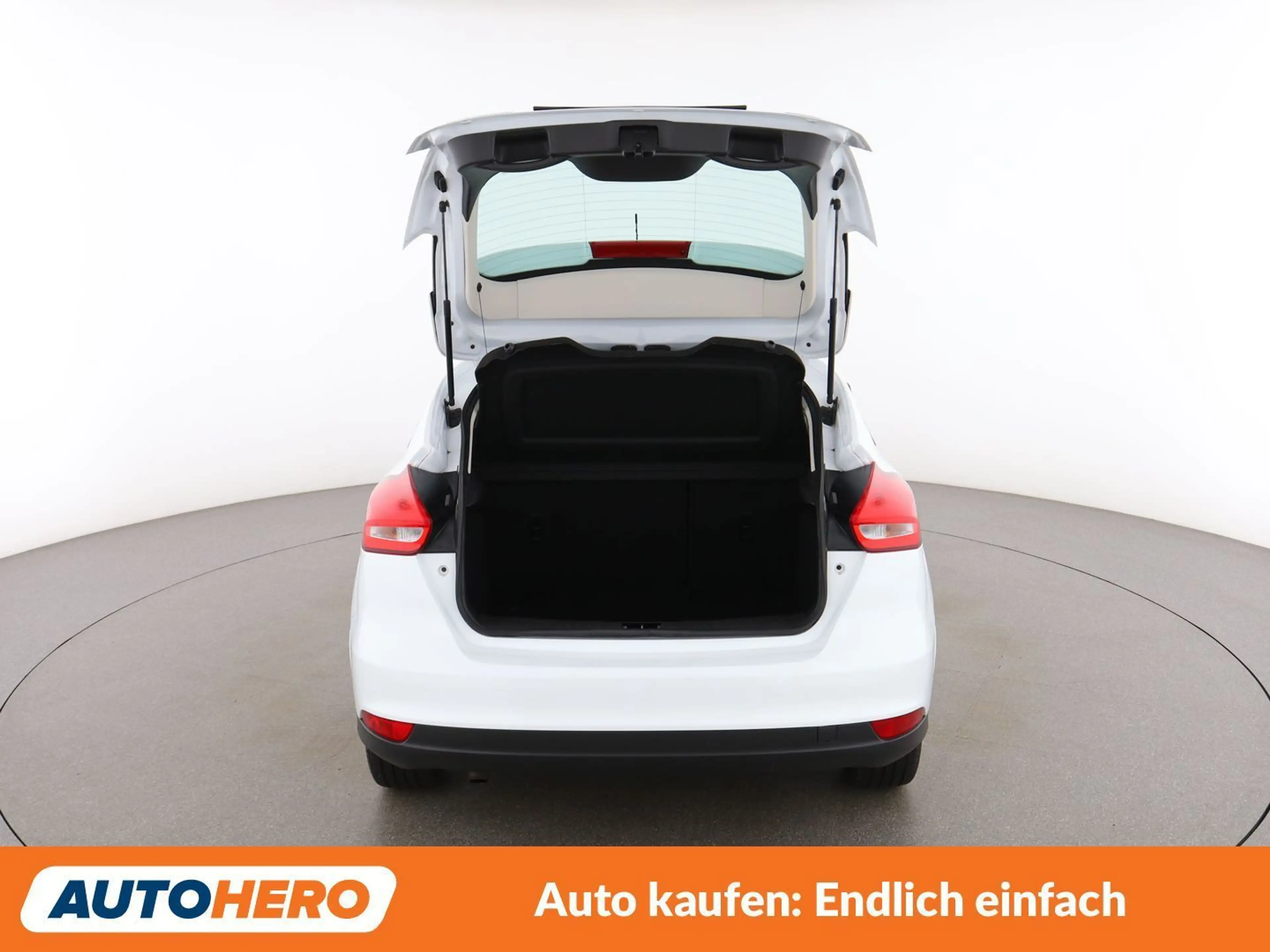 Ford Focus 1.0 EcoBoost Trend — photo 16