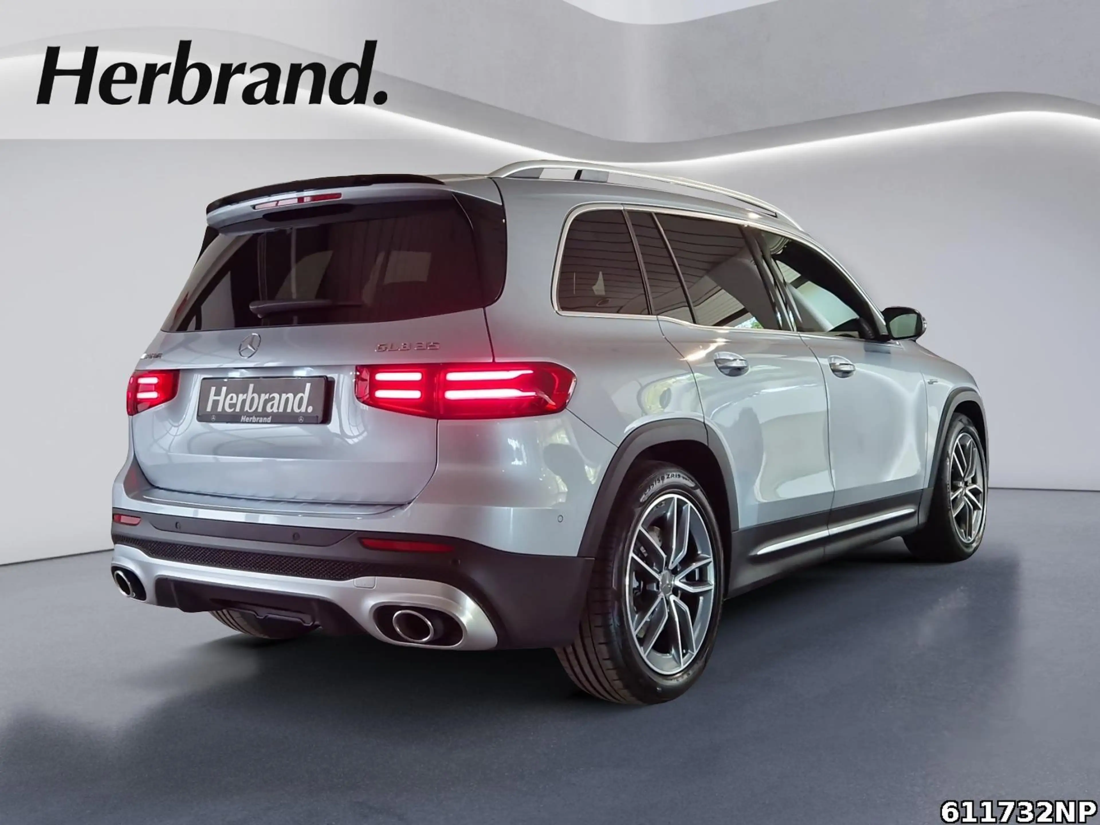 Mercedes-Benz GLB 35 AMG 4M  Pano AHK Distronic Burmester 360° — photo 3