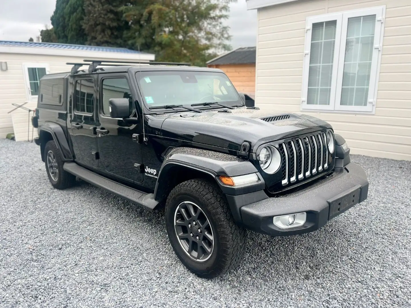 Jeep Gladiator Launch Edition 4WD Schwarz - 2