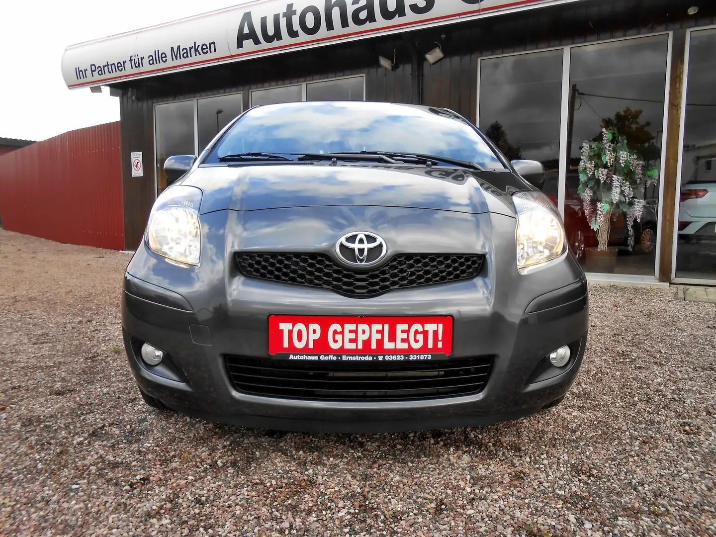 Toyota Yaris 1.3 VVT-i Life KLIMAAUTOMATIK WINTERRÄDER Gris - 2