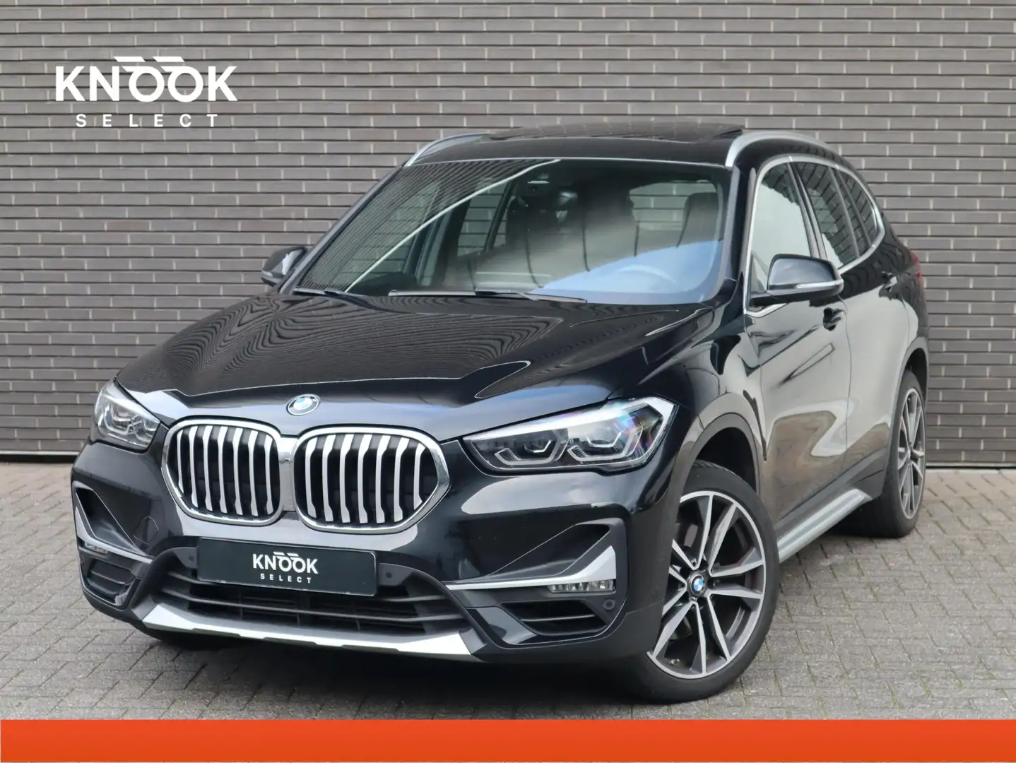 BMW X1 sDrive20i High Executive xLine Automaat / Navigati Zwart - 1