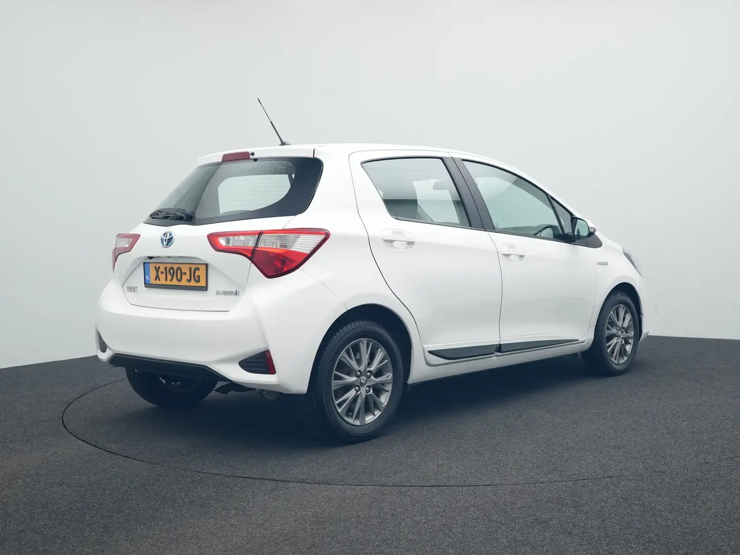 Toyota Yaris 1.5 Hybrid Active Wit - 2