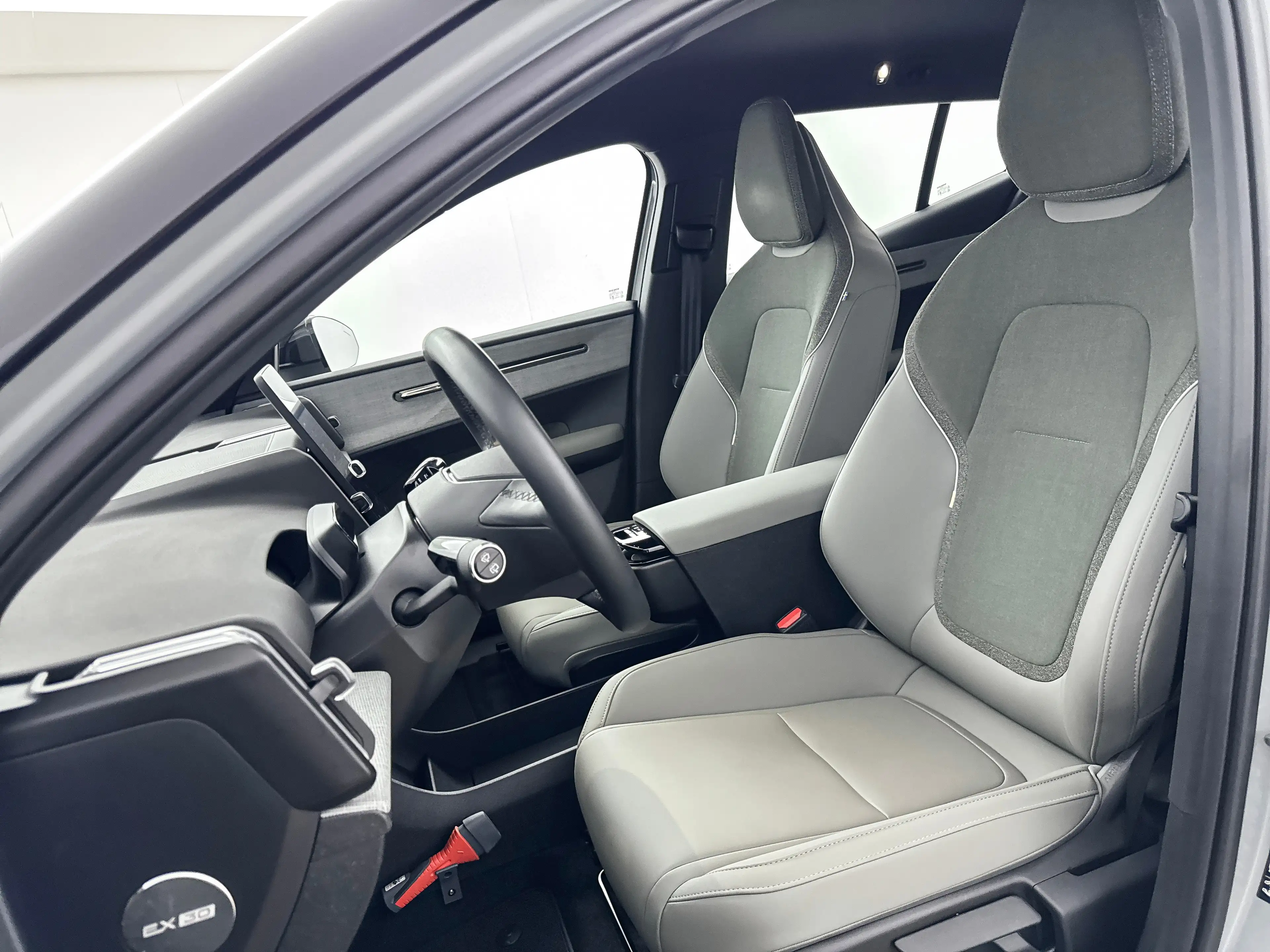 Volvo EX30 Single Motor Extended Range Plus 69 kWh | 19" | Wo — photo 13