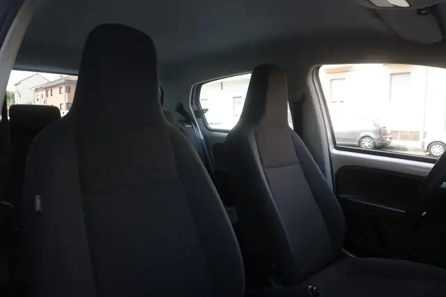 Volkswagen up! view 6