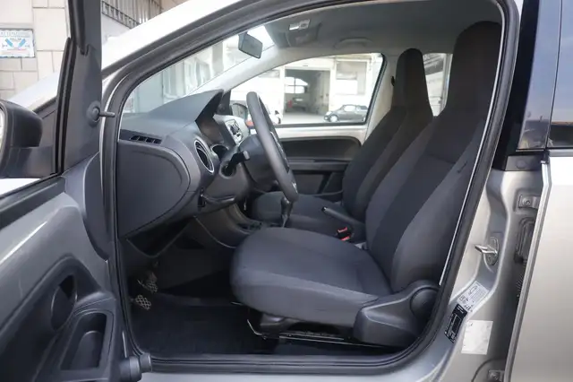 Volkswagen up! view 17