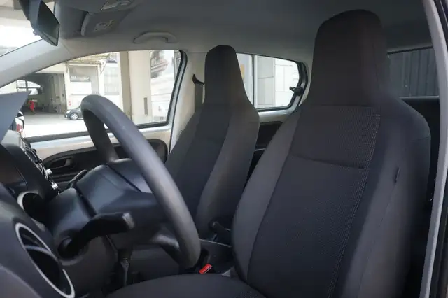 Volkswagen up! view 16