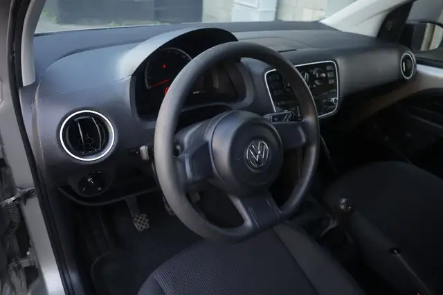Volkswagen up! view 14