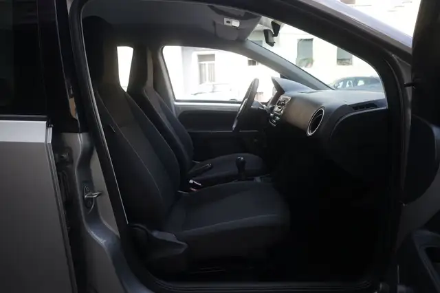 Volkswagen up! view 10
