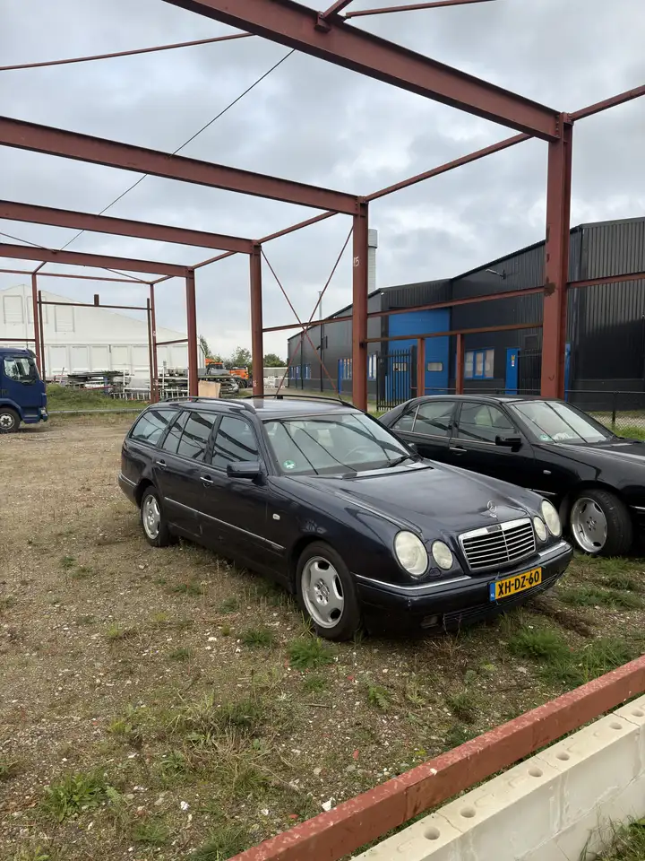 Mercedes-Benz E 240