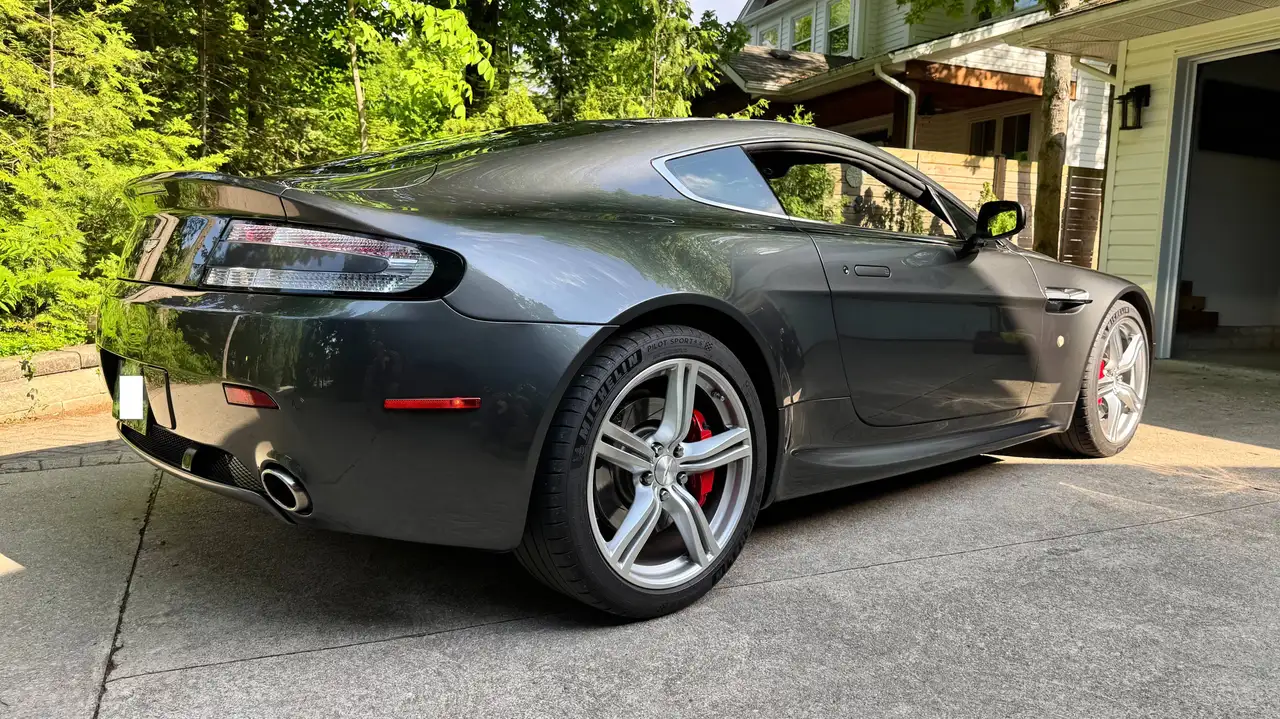 Aston Martin Vantage снимка Aston Martin Vantage