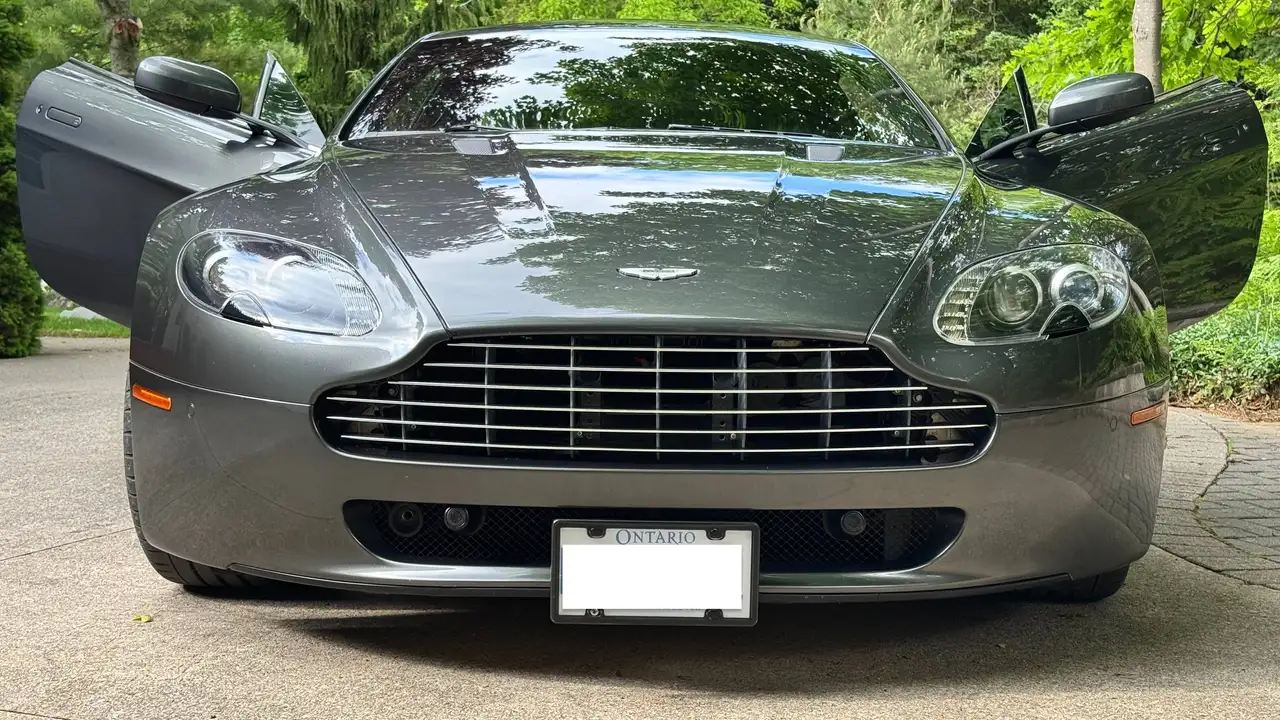 Aston Martin Vantage снимка Aston Martin Vantage