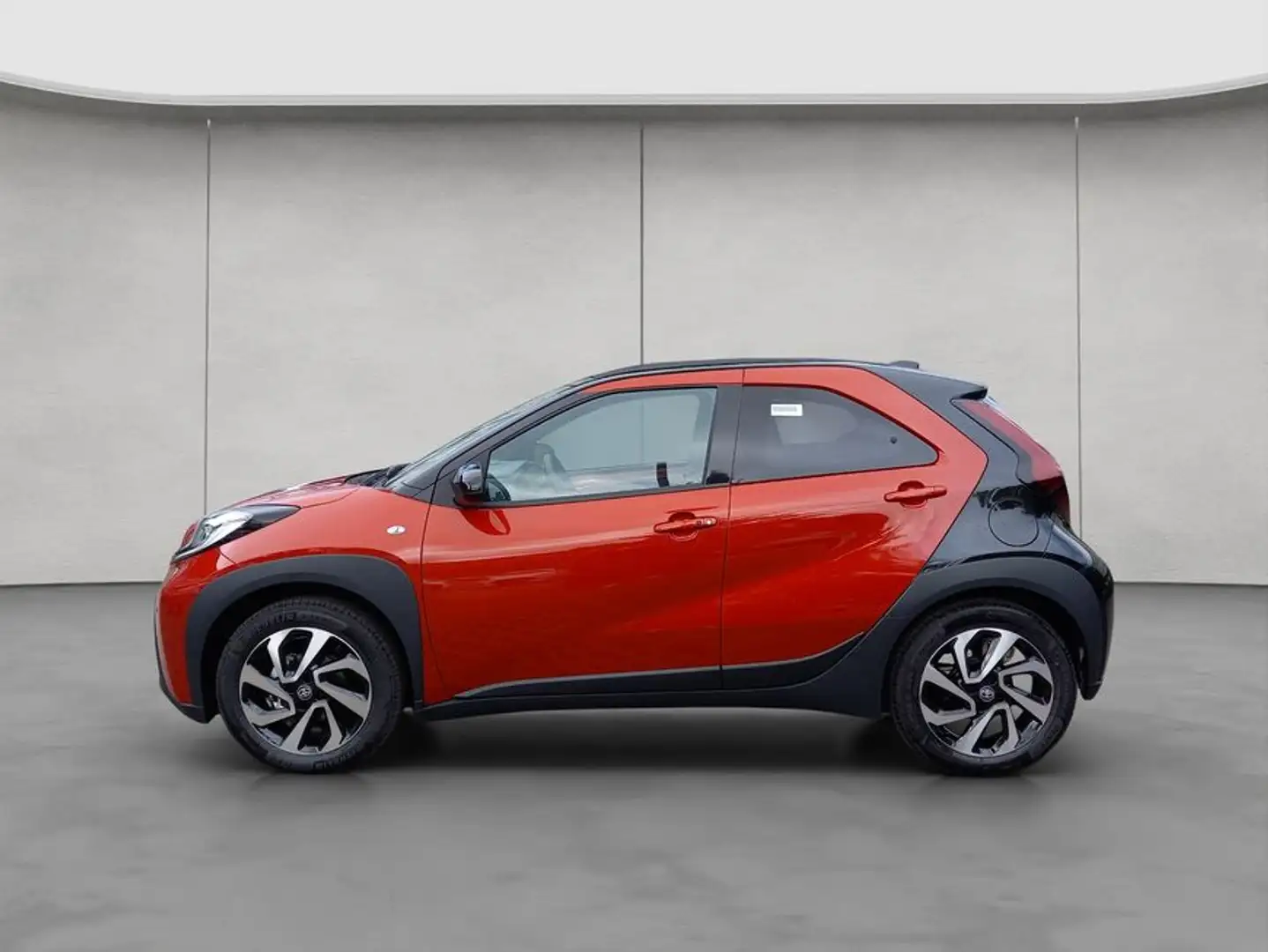 Toyota Aygo X X Air Teamplayer Rood - 2